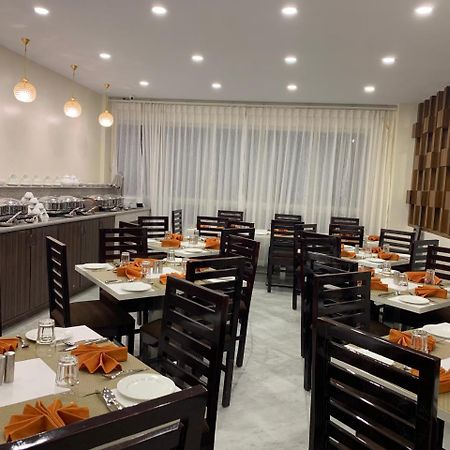 佩林 The Aryan Regency酒店 外观 照片
